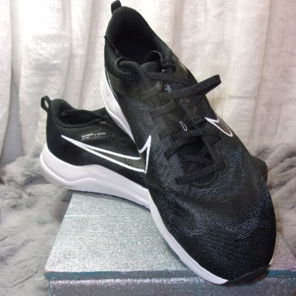 S-122 MENS NIKE DOWNSHIFTER 12 ALTHLETIC SHOES (WIDE SIZE) - Picture 1 of 13